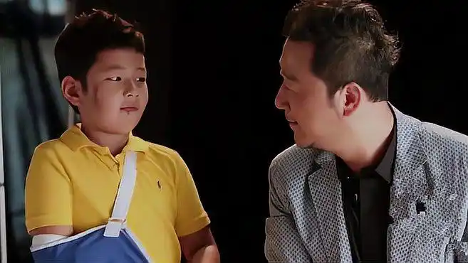 《爸爸去哪儿》精彩片段,奶里奶气的kimi,加上台湾腔真是萌化了