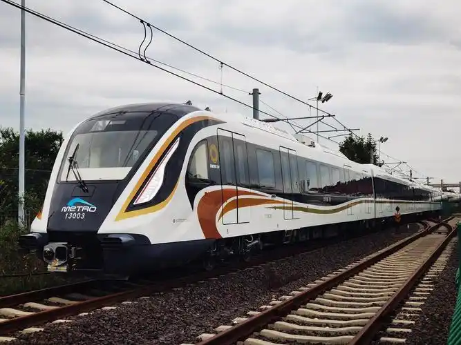 成都轨道交通13号线列车首次亮相|成都市_新浪财经_新浪网