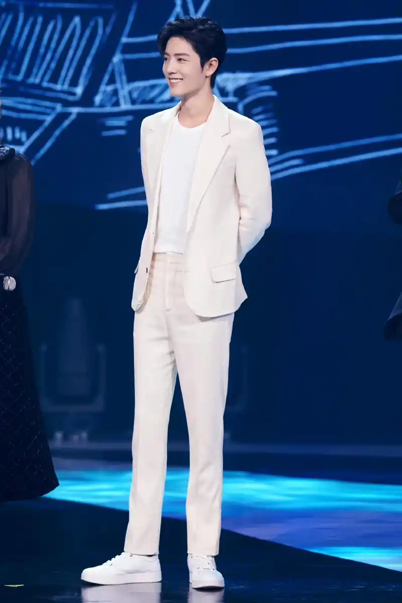 肖战白西装造型大赏