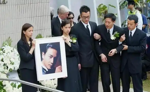 回顾当初承诺为张国荣终身不娶的唐鹤德如今还在痴守吗