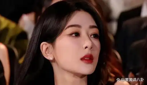 澳门这夜站于和伟旁边的杨紫让所有人见识了她的名气