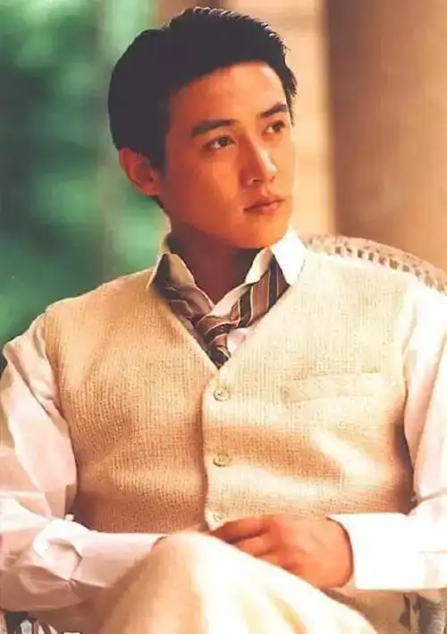 看了陆毅年轻时演的几部剧cut,不得不感慨,他可真好看,那眉眼真的太