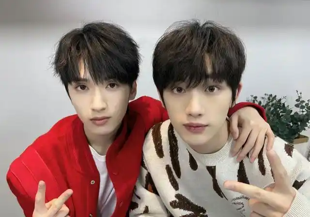 网友偶遇丁程鑫严浩翔去环球影城