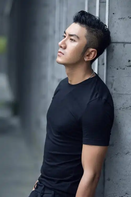 p>肖顺尧(aero),1988年3月23日出生于青海省西宁市,中国内地男歌手