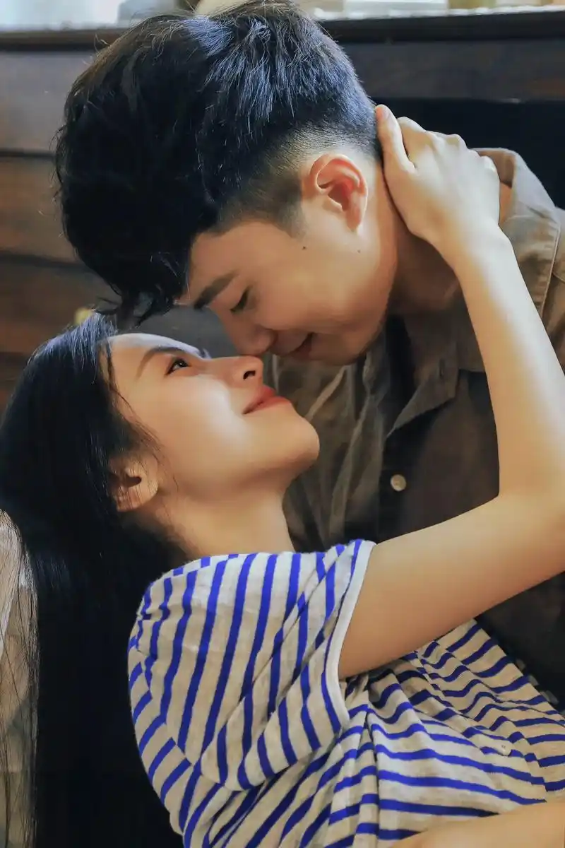 第一眼就动心的人怎么甘心只做朋友