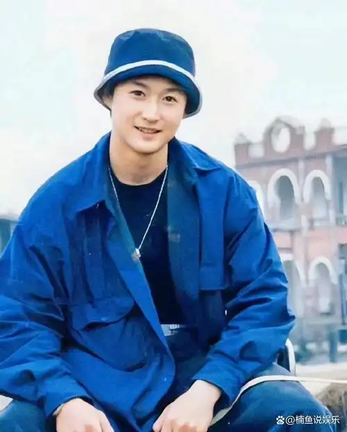 谁年轻不是个小奶狗?硬汉吴京旧照流出,颜值巅峰期好有魅力