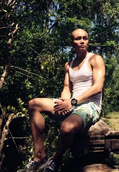 乐嘉晒健身照胸肌壮硕 (3/7)