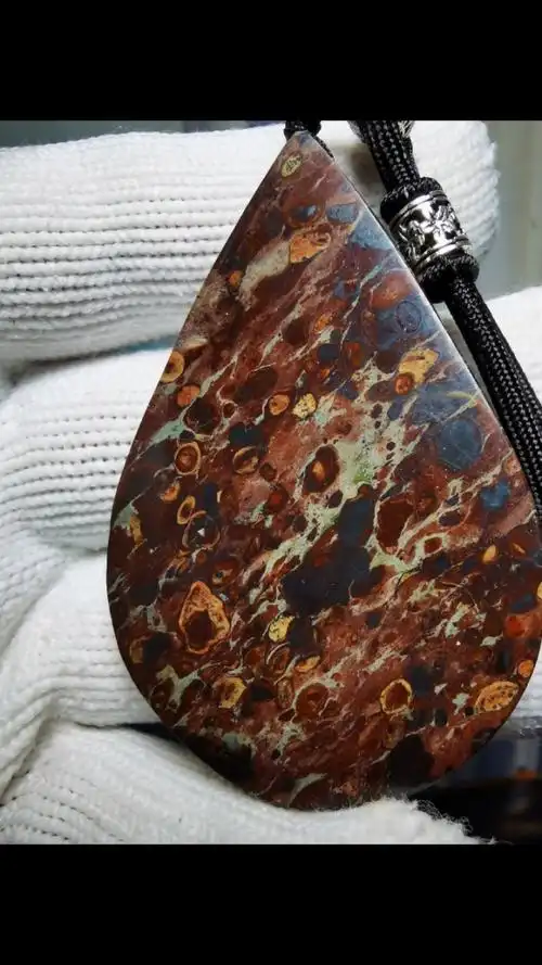 五彩金属球粒陨石精品!水滴91形吊坠!球粒呈熔流状!金属感超强!