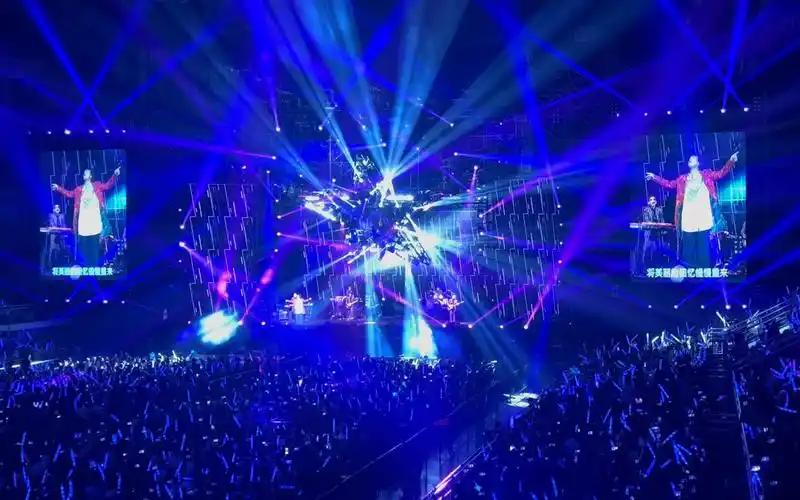 伍佰演唱会【last dance】南京10.13——我的大型ktv记录(不要笑)