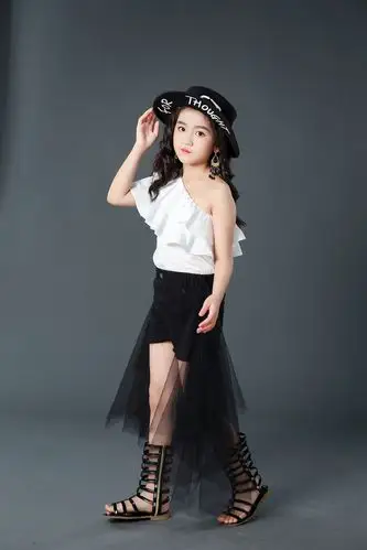 女童荷叶肩走秀潮服时尚儿童模特比赛演出服黑白色车模摄影酷礼服