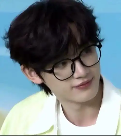 丁程鑫戴眼镜好奶#强烈建议给这次直播造型师加鸡腿了朋友们,这个黑