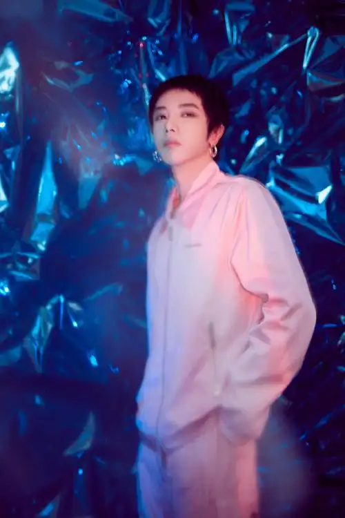 华晨宇粉色套装##音乐盛典咪咕汇