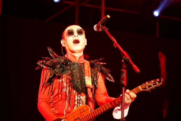 梁龙究竟是谁他为何可以上快本