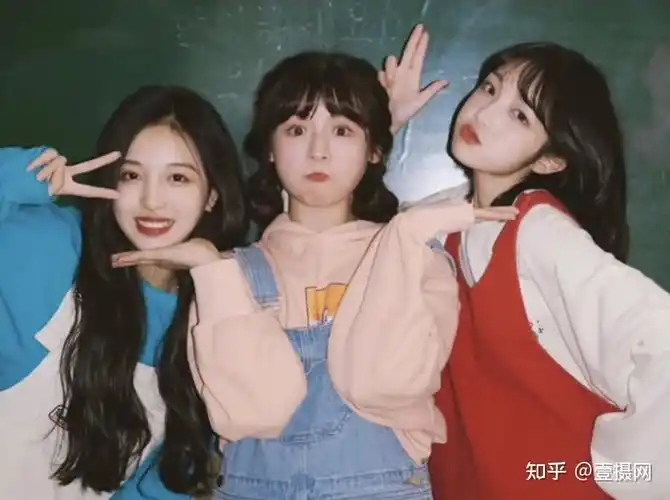 闺蜜三人拍照姿势大全叫你的闺蜜一块来拍吧