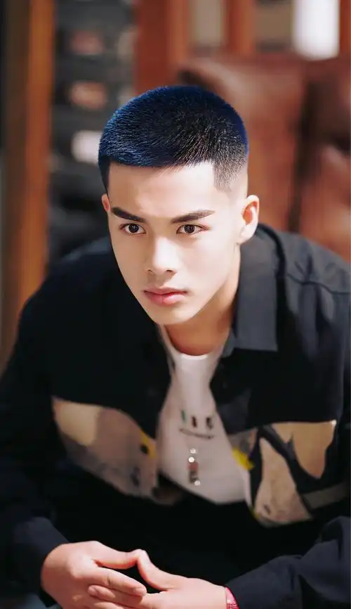 男生学生中短发型推荐适合年龄1525左右
