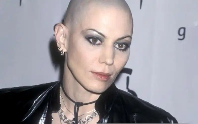 【joan jett】live20000317 计划了半年才下决心剃的秃头是为了思考