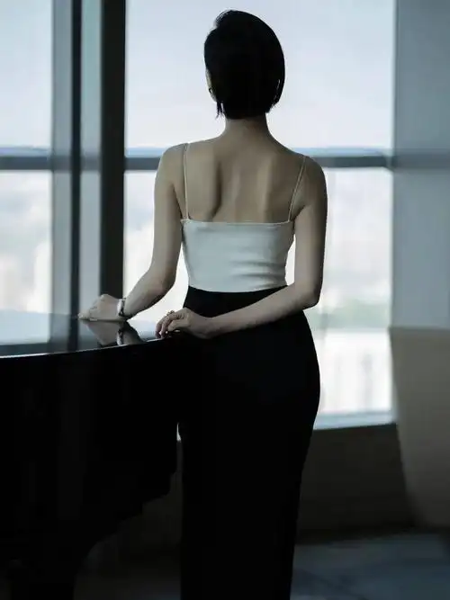 女生穿裙子一定要注意这一点,气质翻倍!_背部