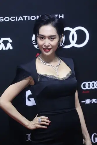 1/ 12 搜狐娱乐讯 (视觉中国/图文)12月4日,朱茵现身2020gq年度人物