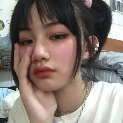 qq头像同一个人多张女