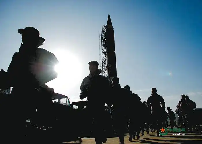 高车长剑 驰骋山林丨火箭军某旅发射营开展实战化演练