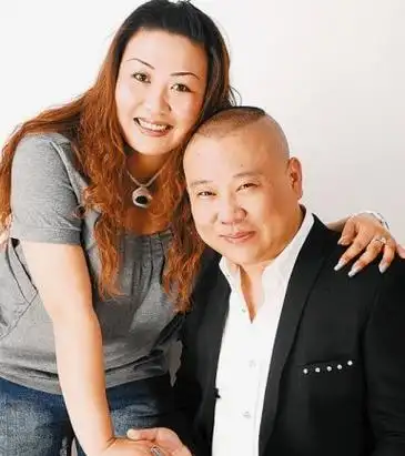 与郭德纲结婚之后的王惠,也没有放下自己的工作,在经营自己事业的同时