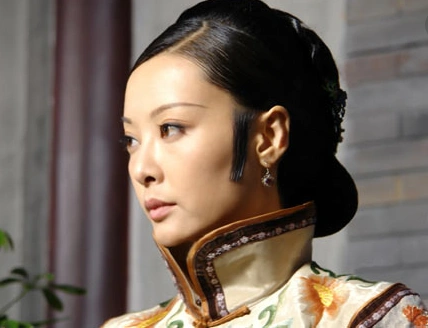 《铁齿铜牙纪晓岚》第二部中的女一号是谁?她还有那些作品?