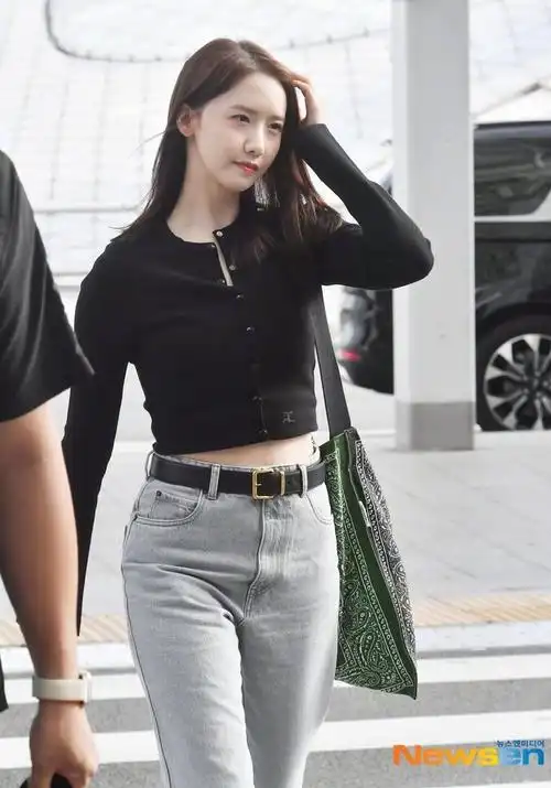 林允儿雅诗兰黛亚太区品牌代言人##林允儿演员出道十六周年快乐