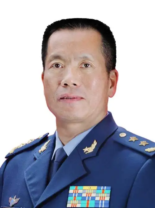 官方近日披露,原任成都军区副政委兼成都军区空军政委的舒清友中将已