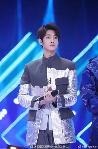 allin杨昊铭[超话]# #杨昊铭乘风少年# . 来自仔仔的水水 - 微博