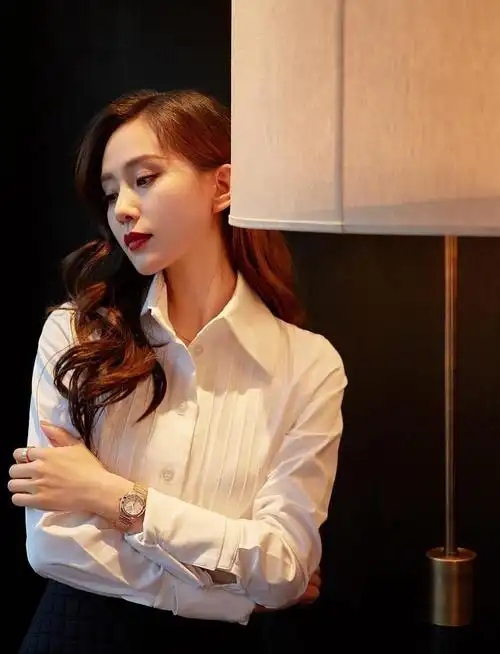 刘诗诗白衬衫写真曝光优雅知性