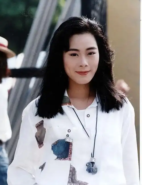 关淑怡个人资料(歌手关淑仪:未婚生子,与小23岁主播恋爱,56岁和儿子