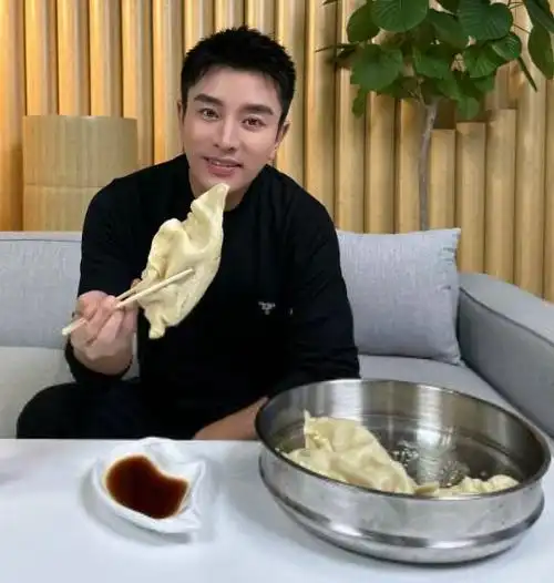 炎亚纶x侵未成年坐牢贾乃亮新女友曝光景甜许凯玩暧昧王源文淇恋情抢