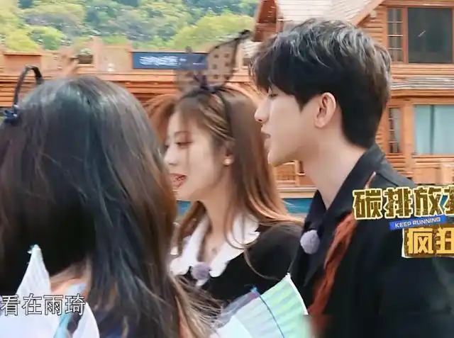 蔡徐坤请宋雨琦喝咖啡遭冷遇他的反应令人意外暴露顶流素质