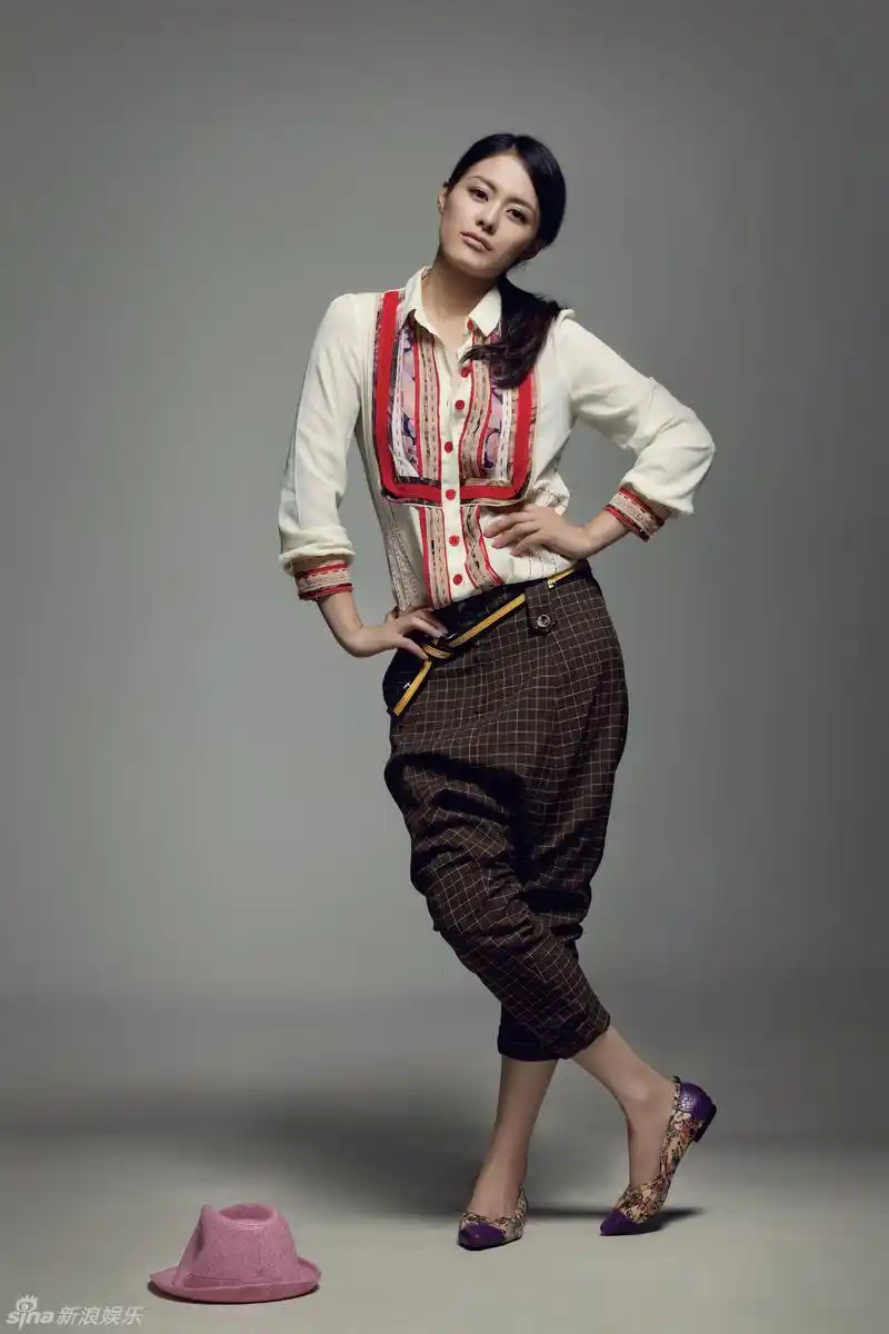 新浪娱乐讯 日前,王力可俏皮中性风写真曝光.