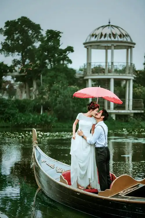 修图师老陈的婚纱摄影作品《外景》