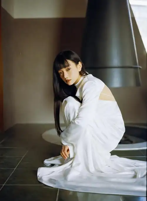 这不是小周迅嘛