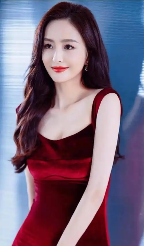 佟丽娅气质美女女神,明星写真性感迷人,不愧是公认的美女