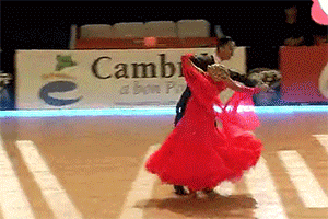 跳维也纳华尔兹交谊舞俩个人应保持怎样的距离