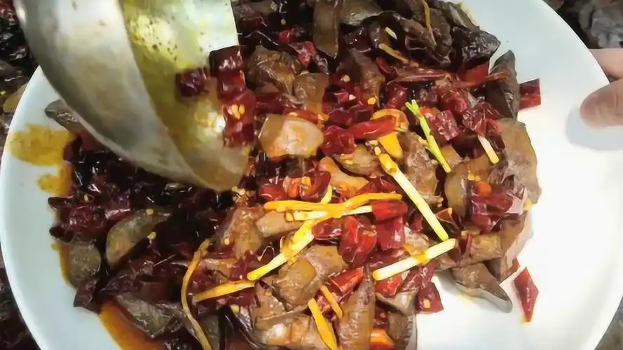 猪连铁很多人都不敢吃,这种吃法好吃到难忘