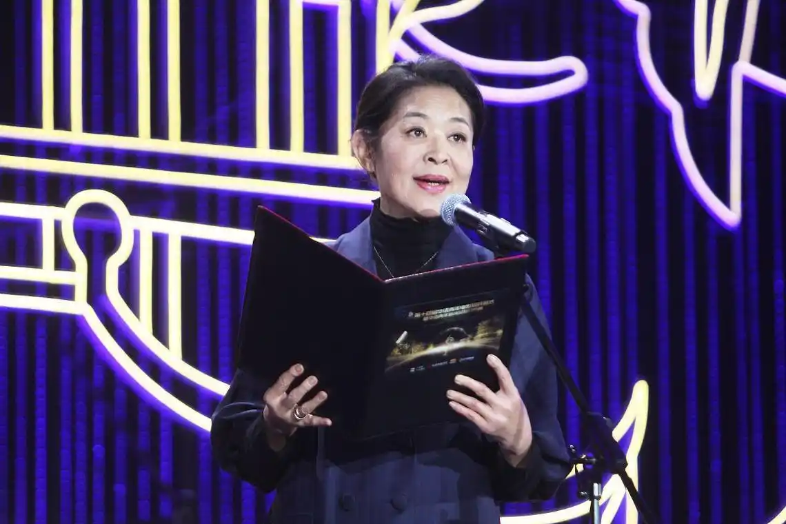 倪萍:主持演员作家 倪萍,1959年2月16日出生于中国山东省威海市荣成市