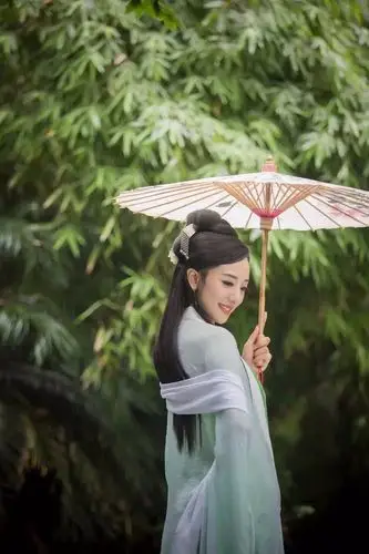 时尚女星吴欣恩着古装与杨幂刘诗诗张柏芝朱茵媲美