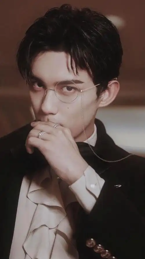 吴磊高清图片~超帅~,吴磊帅气照片 高清(男神吴磊高清帅气壁纸#不看