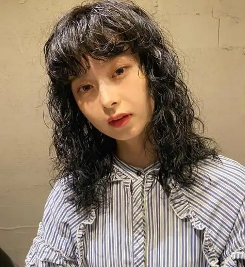 日系满头烫发型 蓬松纹理烫洋气减龄_日韩发型 - 美发站