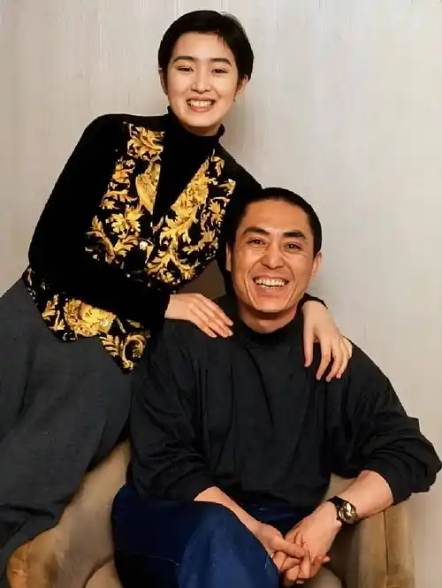 18岁爱上张艺谋,5年生三胎,30岁才结婚,陈婷这个女人可不简单