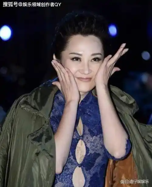 许晴"性感"韵味十足,气质温柔,年过半百也是"女神"