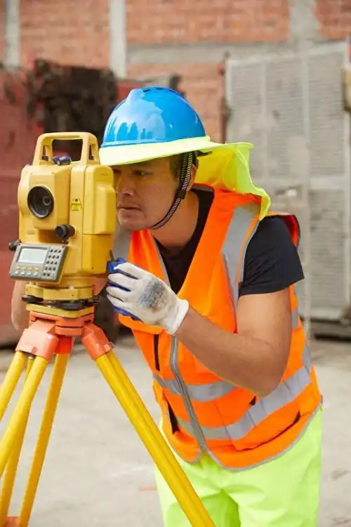 安全帽的作用有哪些?不同的颜色代表了什么含义?如何正确佩戴?