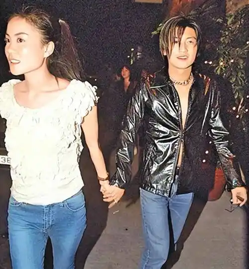 机场撒狗粮,cp粉:要不是张,他俩早结了_谢霆锋_王菲_复合