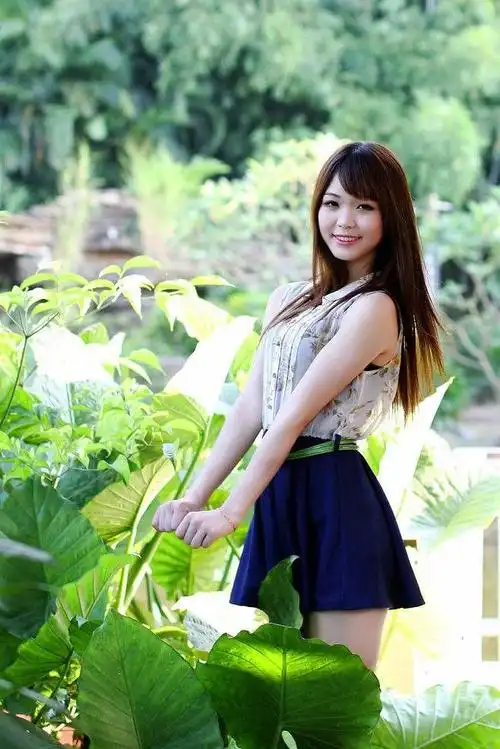 长发飘飘的漂亮女生qq头像图片分享清纯小姐姐:清新秀丽的漂亮女孩