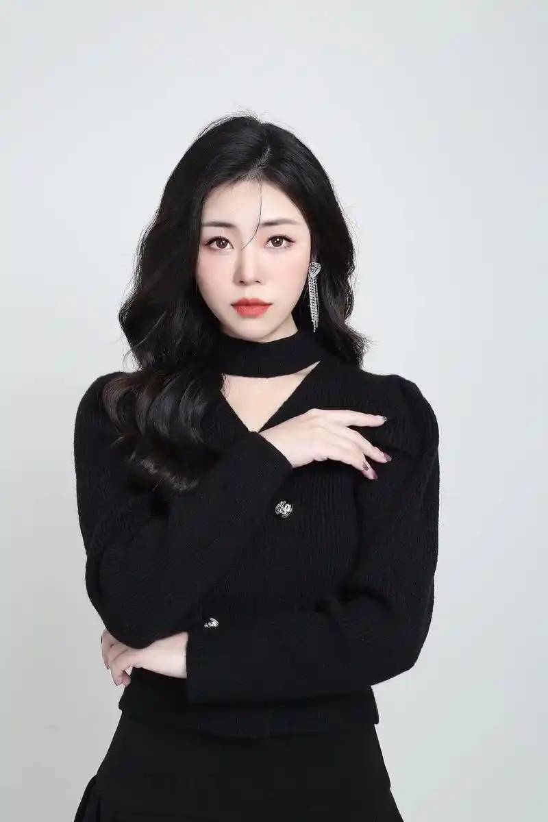 美出高级感 #12月你好 #肖像写真  职业形象照#做自己 - 抖音