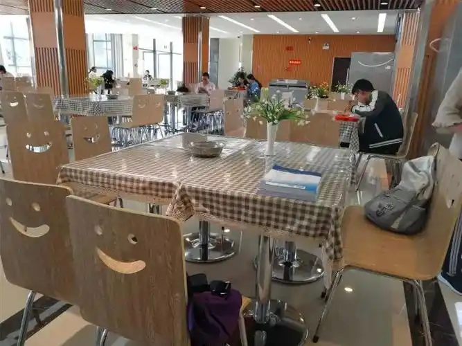 别人家的食堂大理大学新食堂颜值爆表